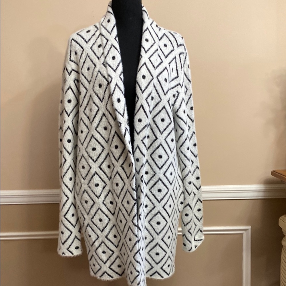 Geometric Patterned Cardigan Small EUC